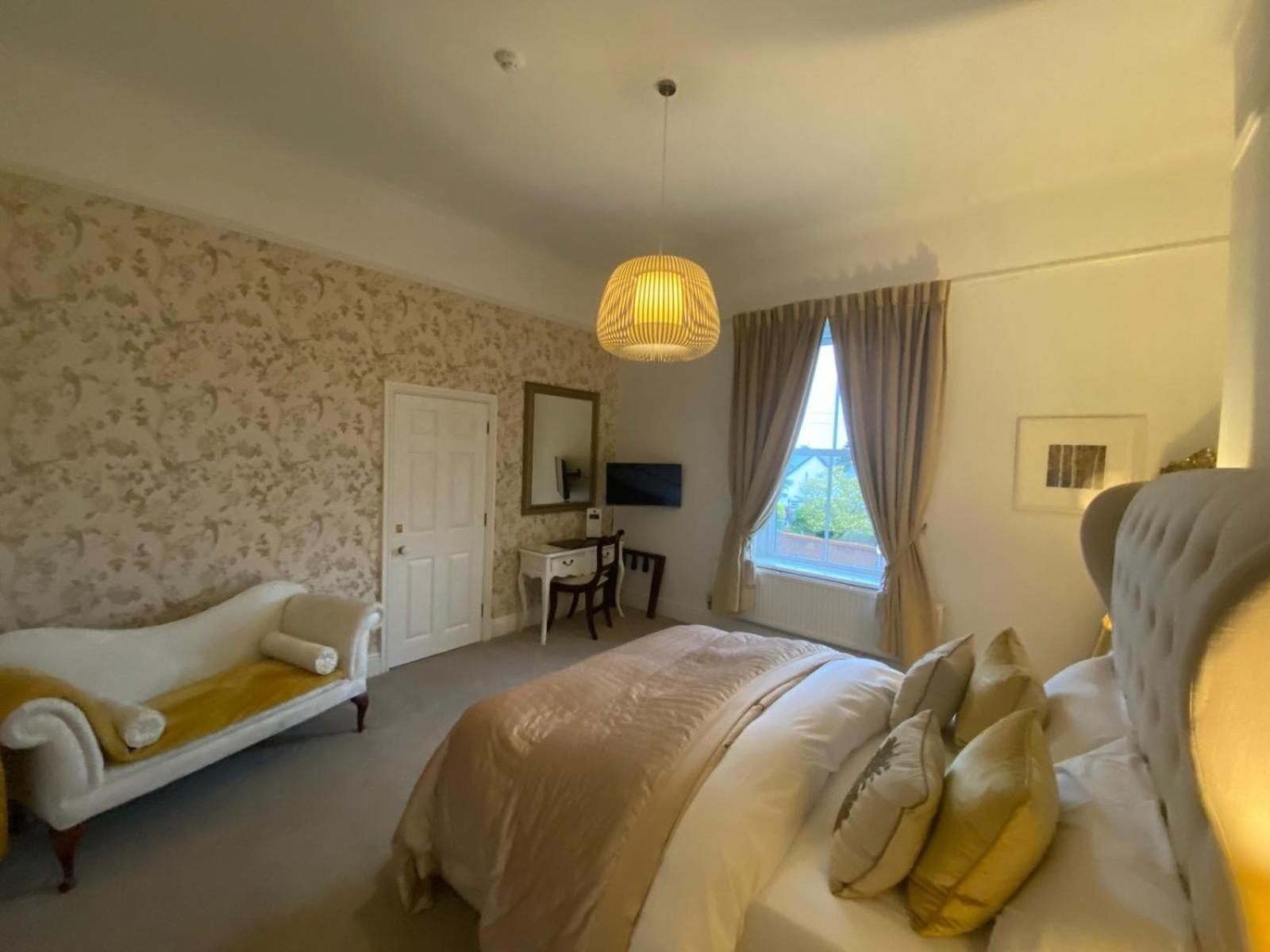 Alexandra Court Hotel Конгълтън Екстериор снимка