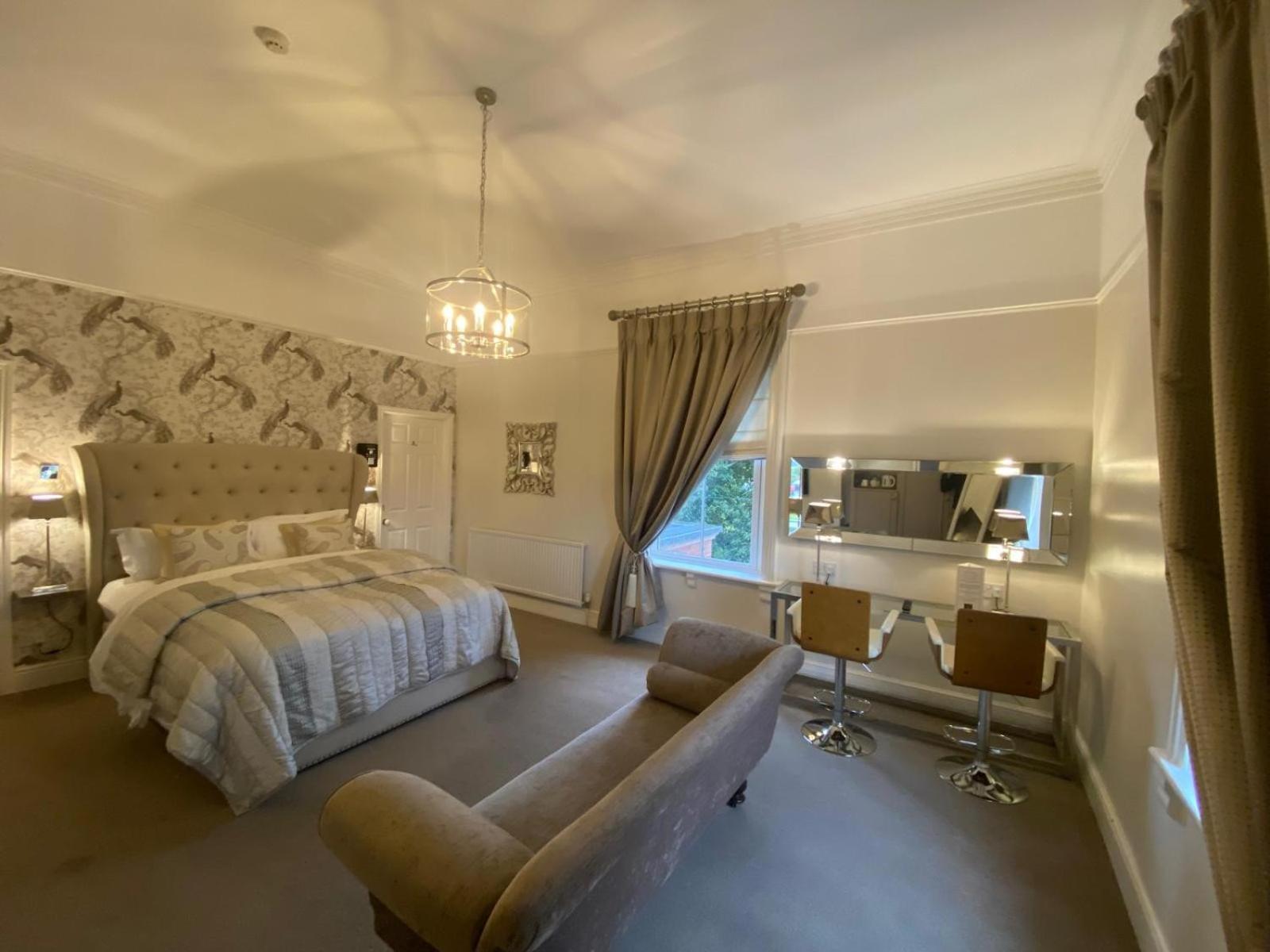 Alexandra Court Hotel Конгълтън Екстериор снимка