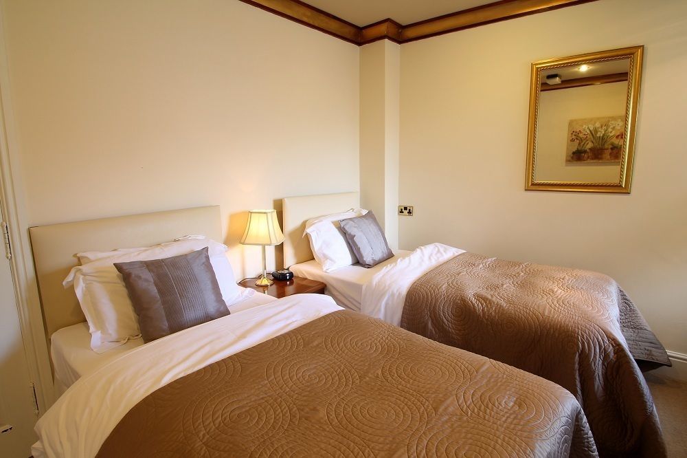 Alexandra Court Hotel Конгълтън Екстериор снимка