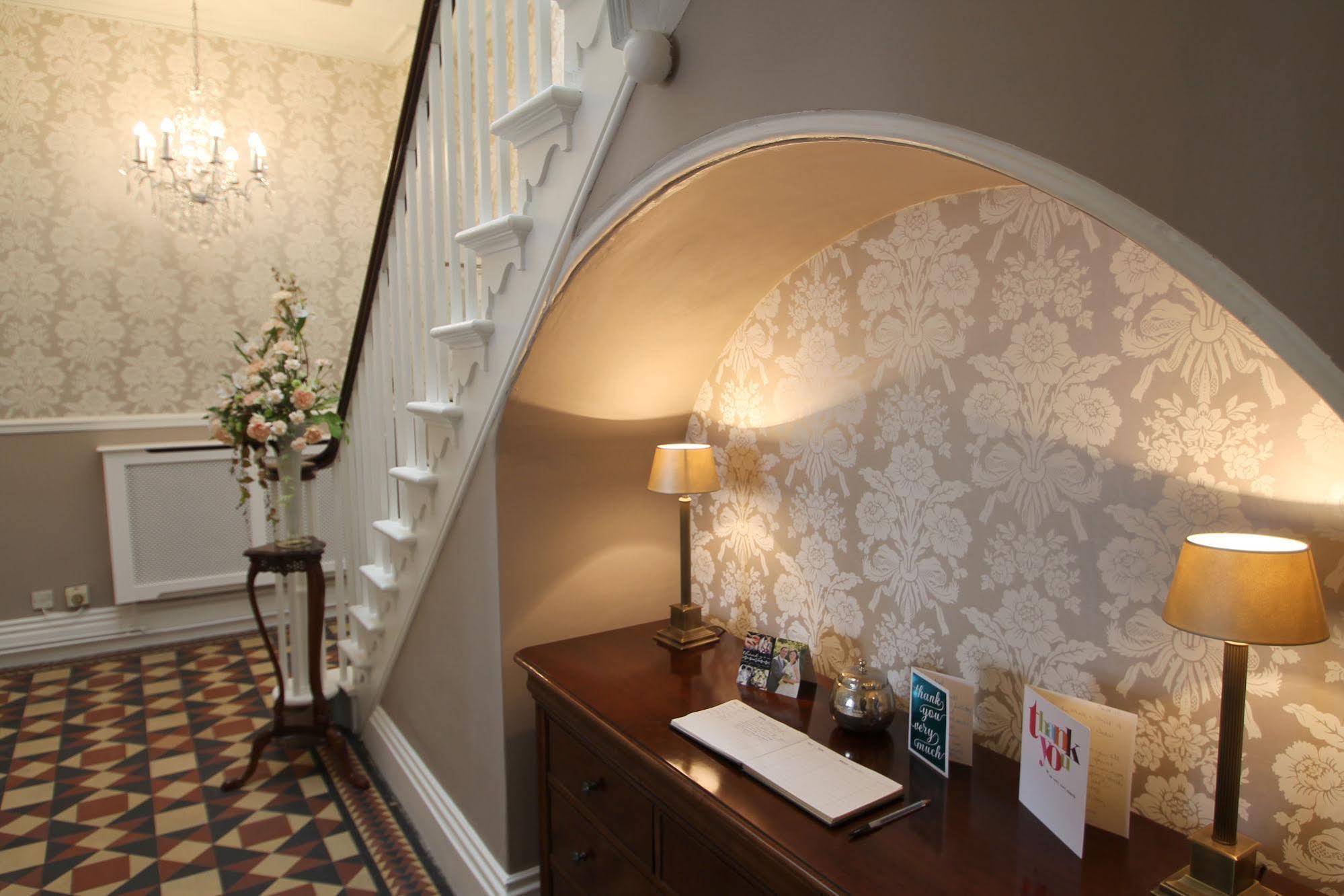 Alexandra Court Hotel Конгълтън Екстериор снимка