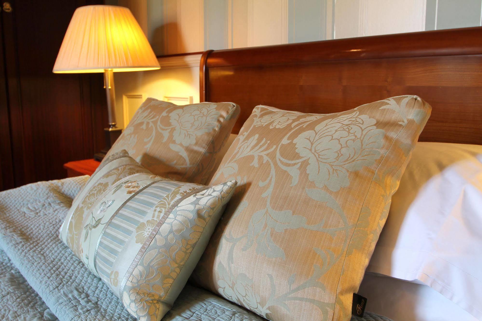 Alexandra Court Hotel Конгълтън Екстериор снимка