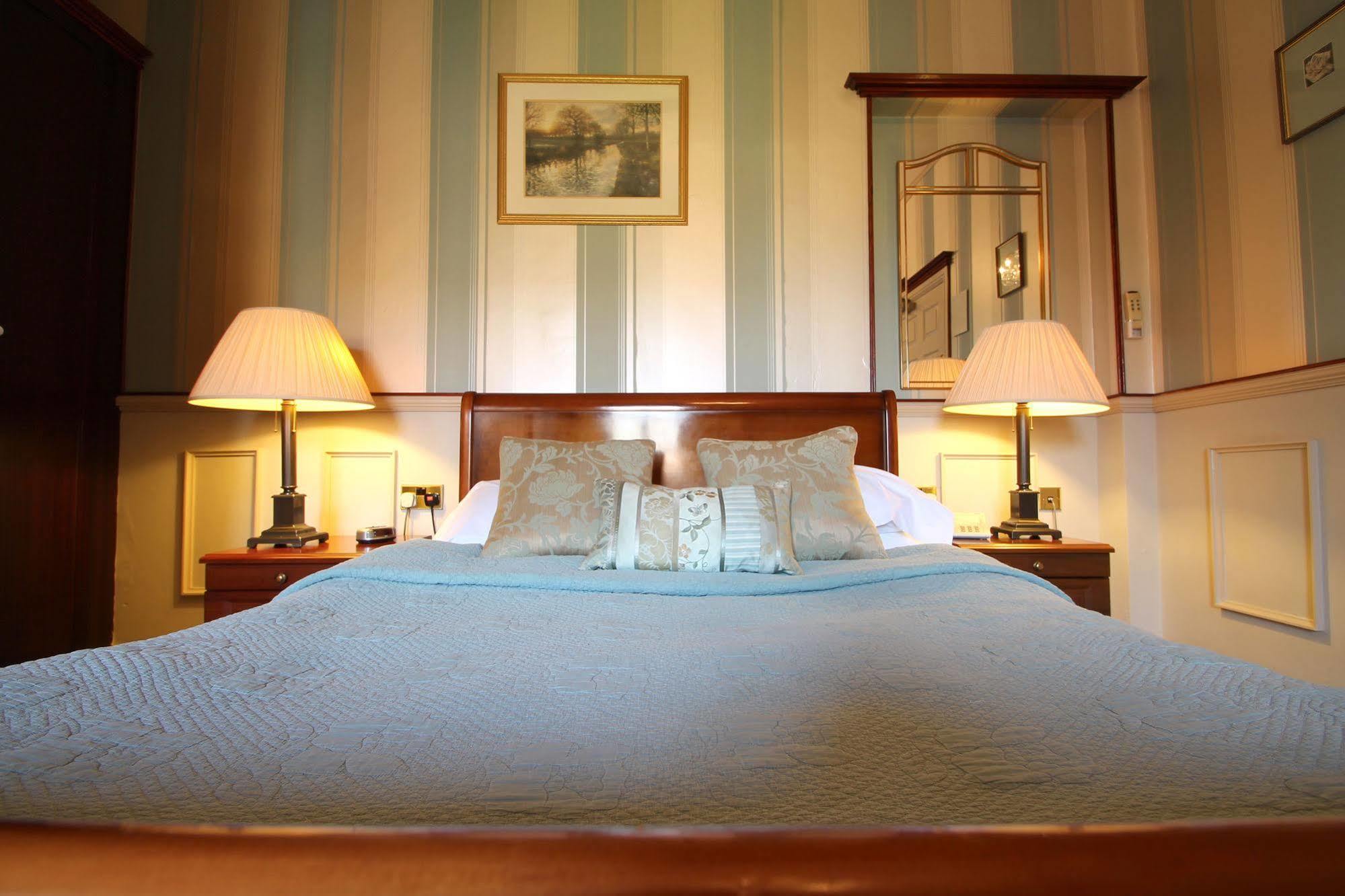 Alexandra Court Hotel Конгълтън Екстериор снимка