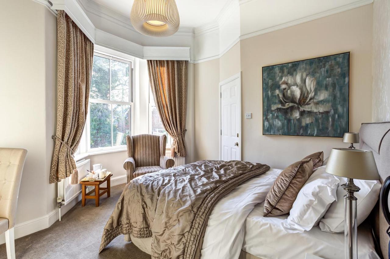 Alexandra Court Hotel Конгълтън Екстериор снимка
