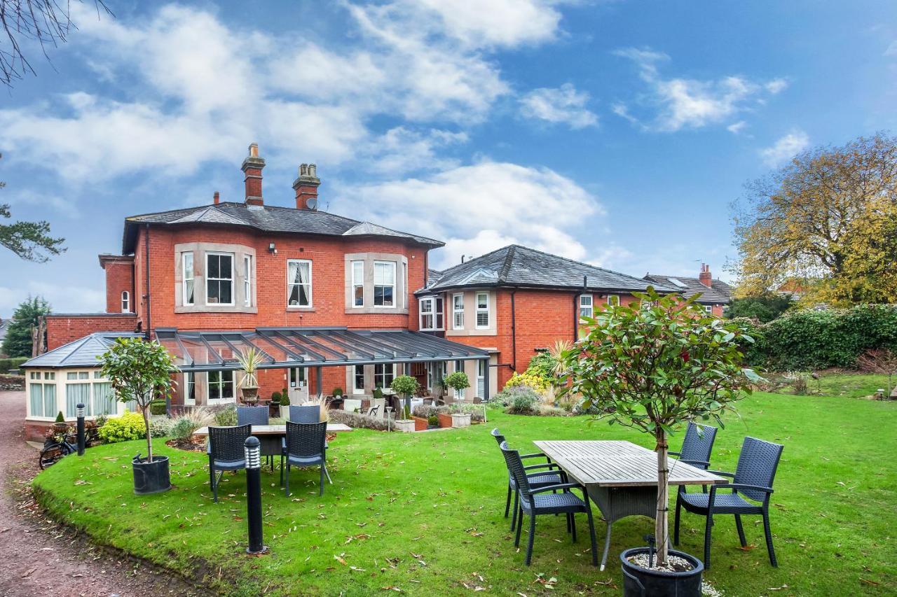 Alexandra Court Hotel Конгълтън Екстериор снимка